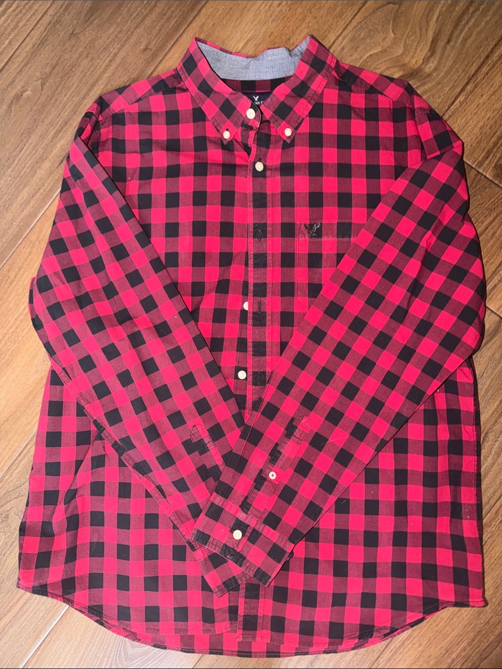 American Eagle Outfitters Red and Black Buffalo Plaid Button-Down Shirt  XL